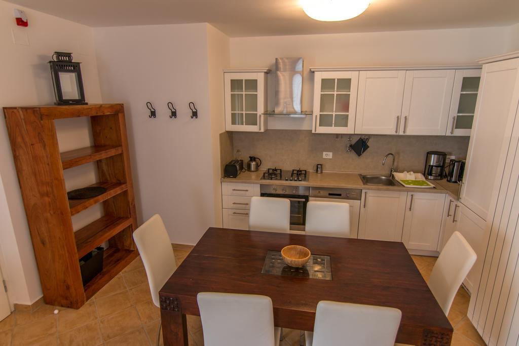Apartments Athos Rabac Exterior photo